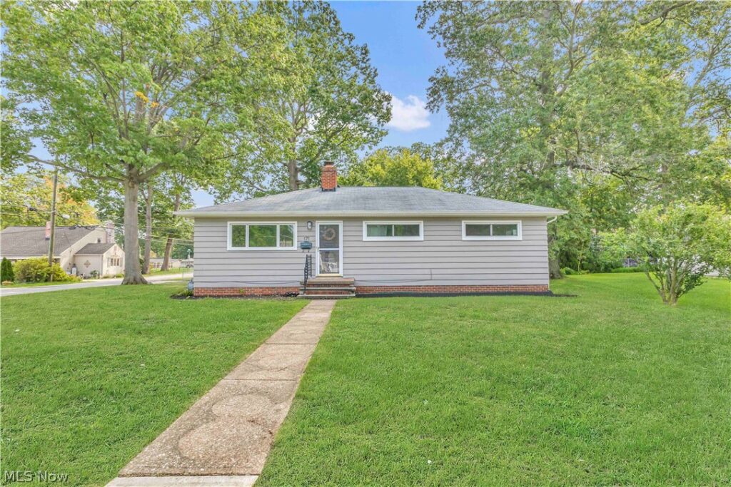 171 Lakewood Drive, Avon Lake, OH 44012