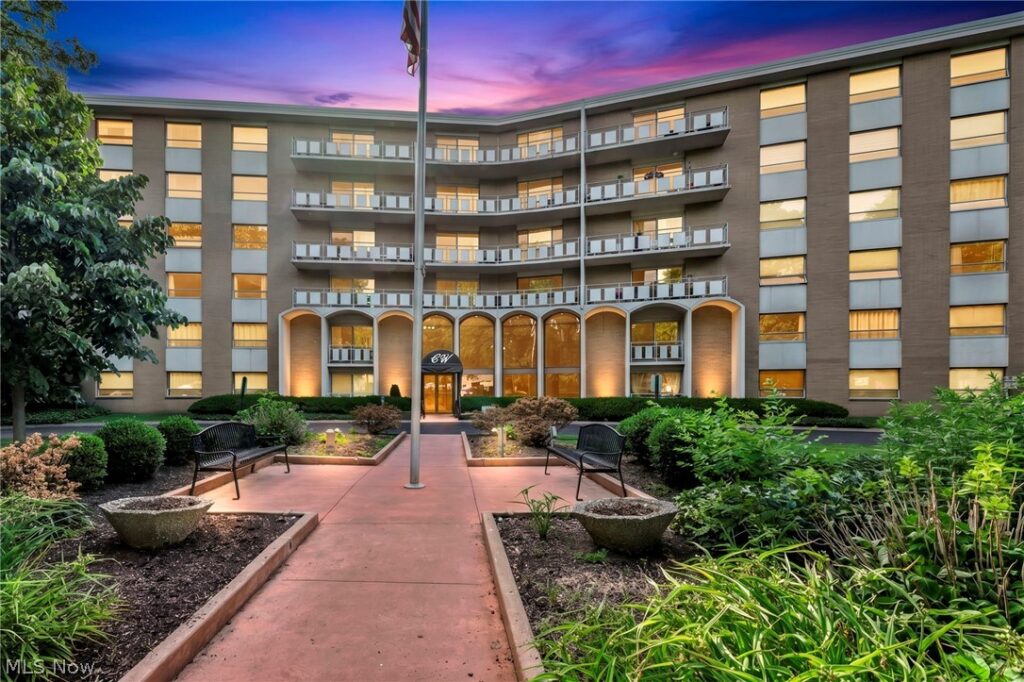 3400 wooster Road 502, Rocky River, OH 44116