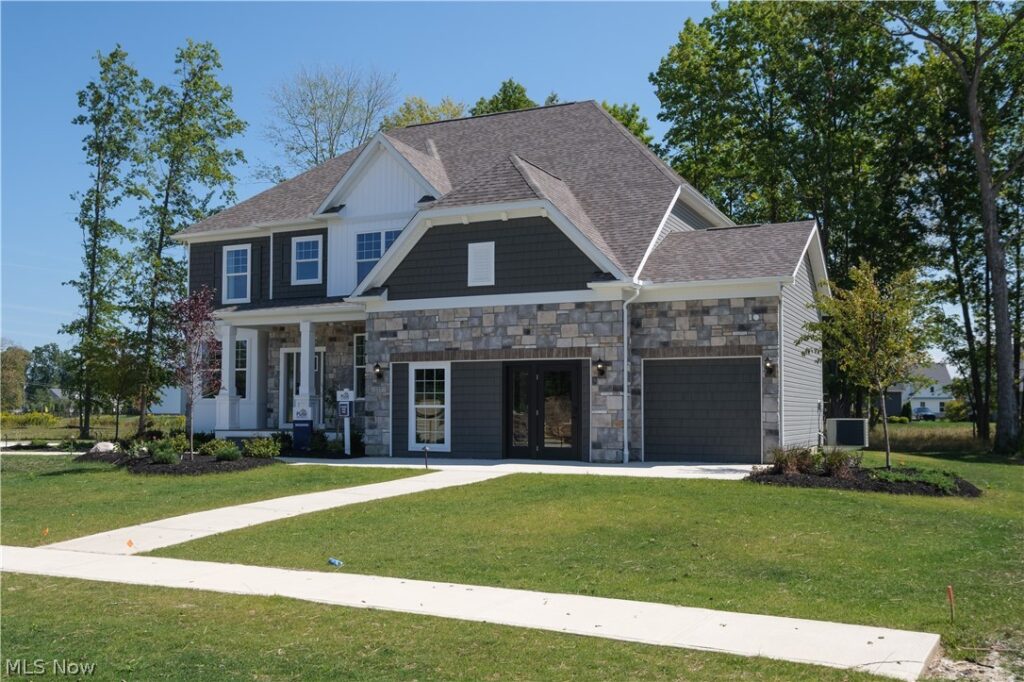 527 Port Side Drive, Avon Lake, OH 44012
