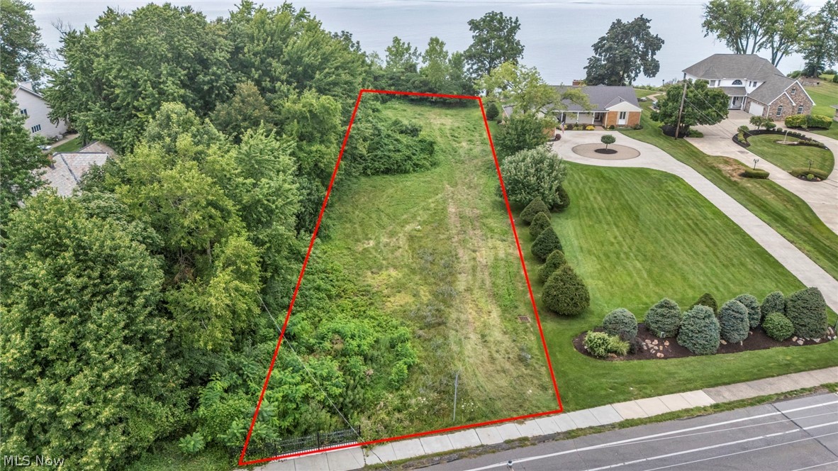 E Lake Road, Sheffield Lake, OH 44054