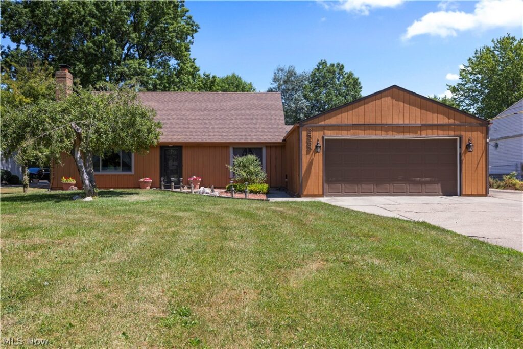 2565 Abbe Road, Sheffield Village, OH 44054
