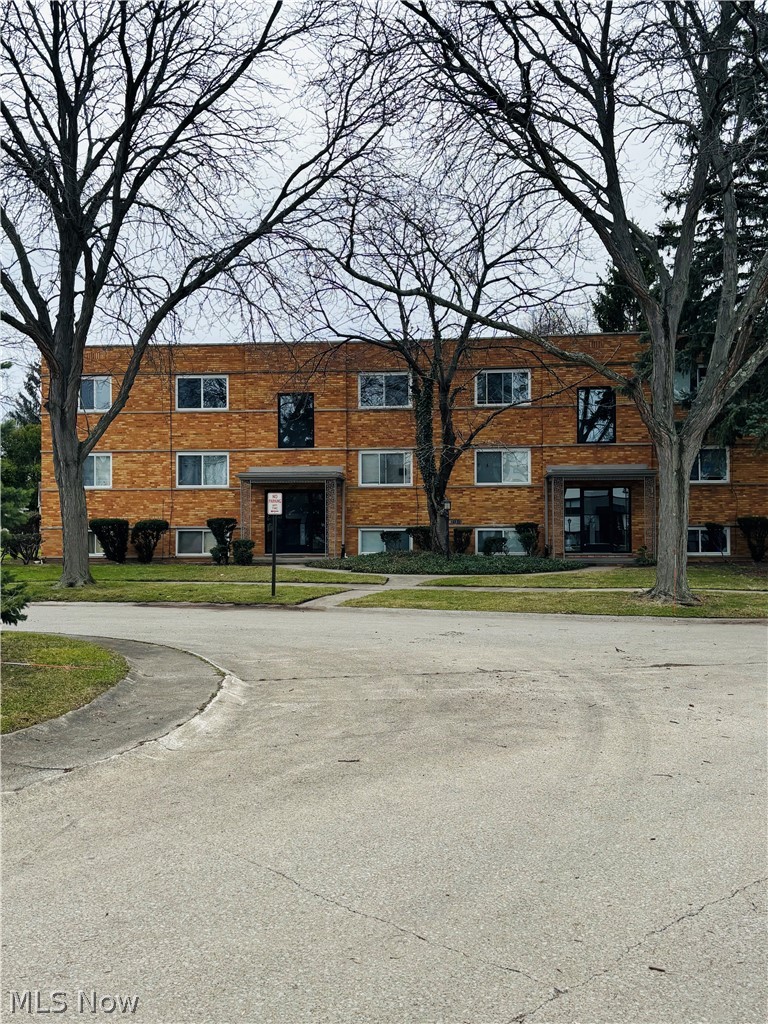 21045 Southbend Circle 2, Rocky River, OH 44116