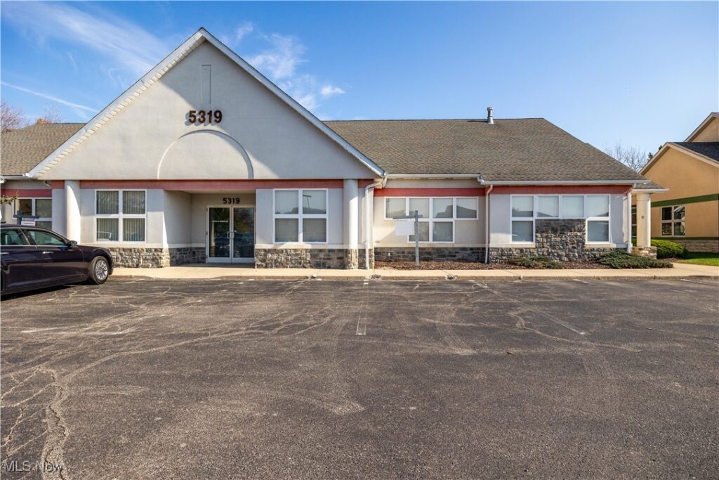 5319 Meadow Lane Court, Sheffield Village, OH 44035