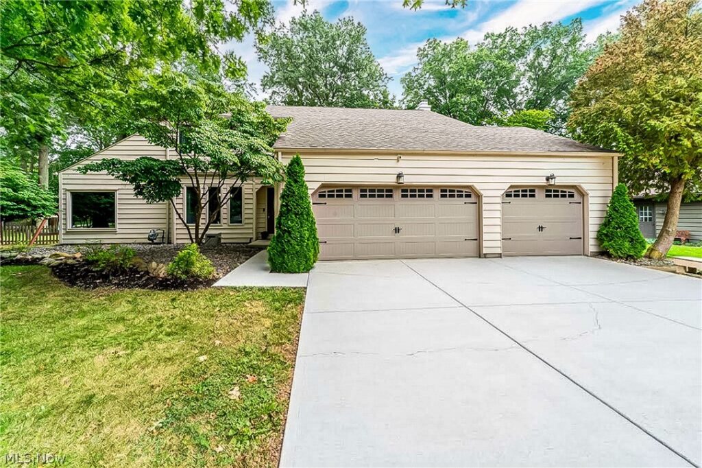 427 Armour Road, Avon Lake, OH 44012