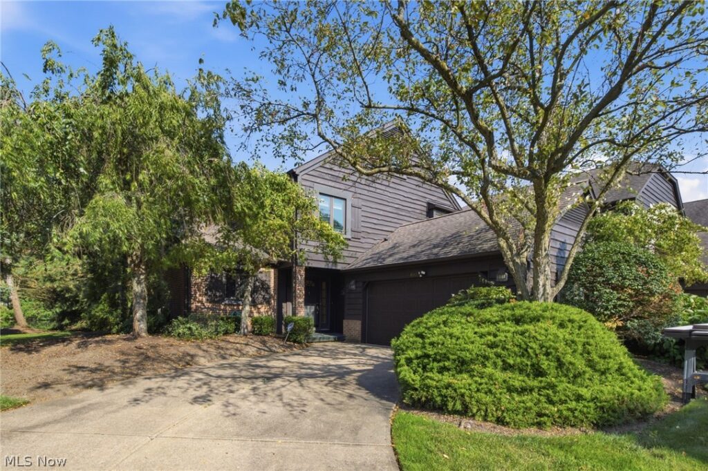 815 Brick Mill Run 18, Westlake, OH 44145