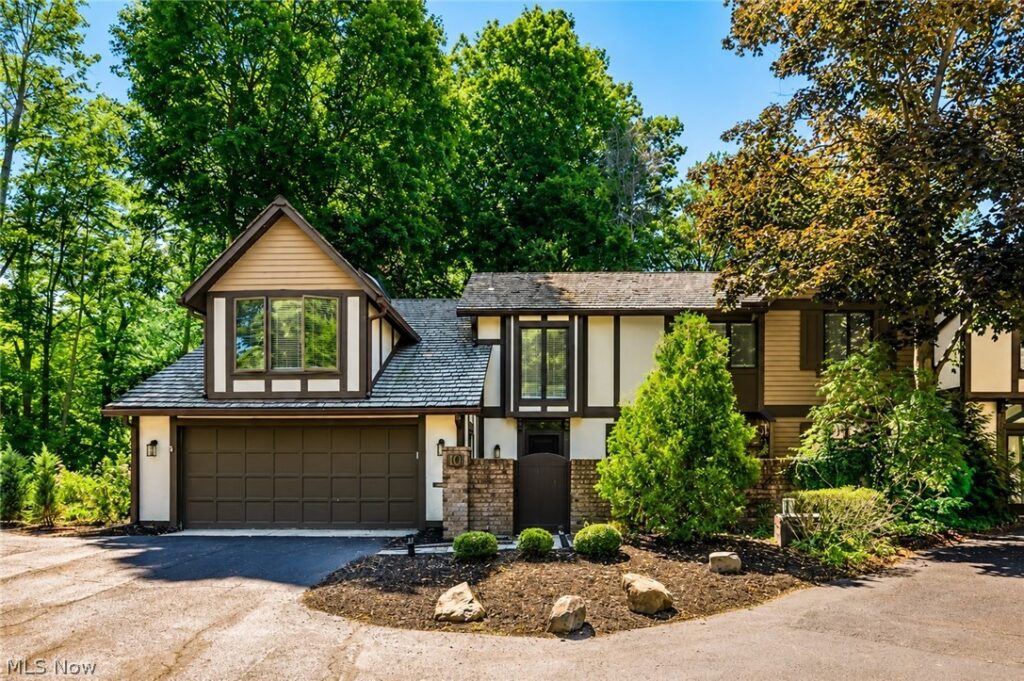 10 Hidden Valley Drive 10, Rocky River, OH 44116