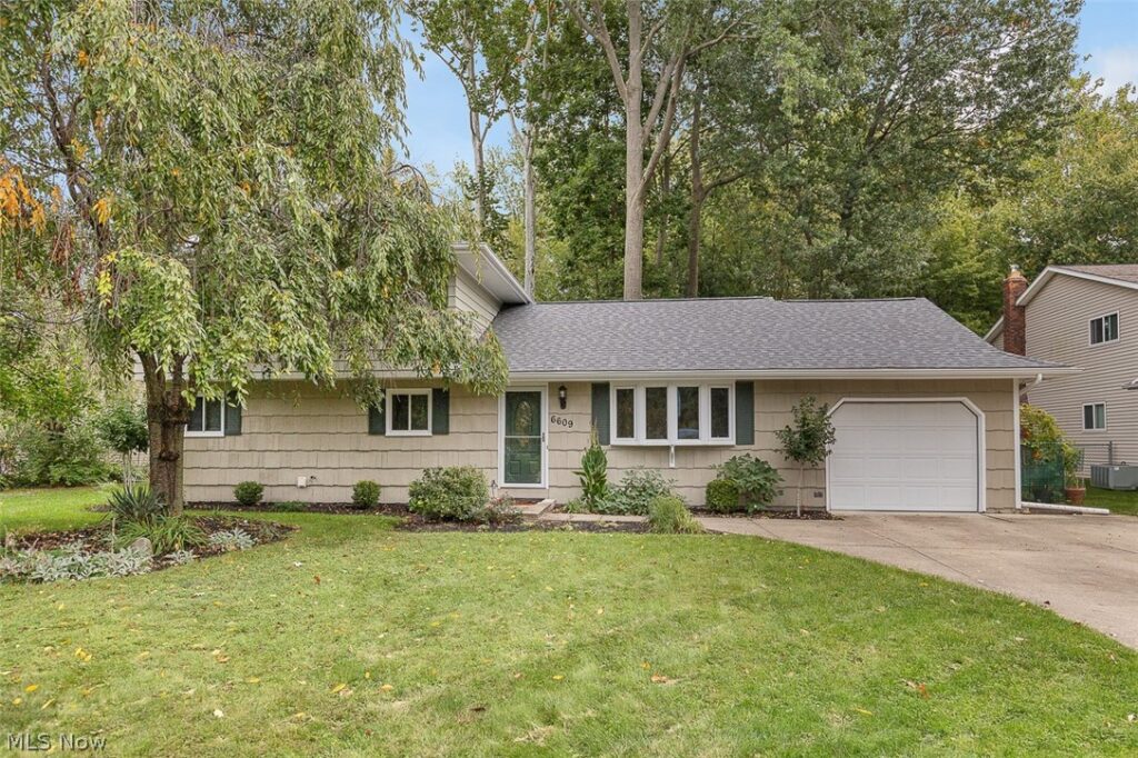 6609 Debbie Drive, North Ridgeville, OH 44039