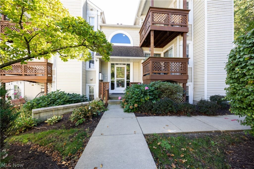 1328 Cedarwood Drive #D2, Westlake, OH 44145
